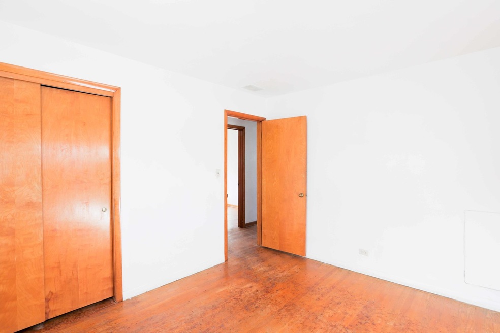 2000 W Dugdale Rd, Waukegan, IL 60085 - photo 1