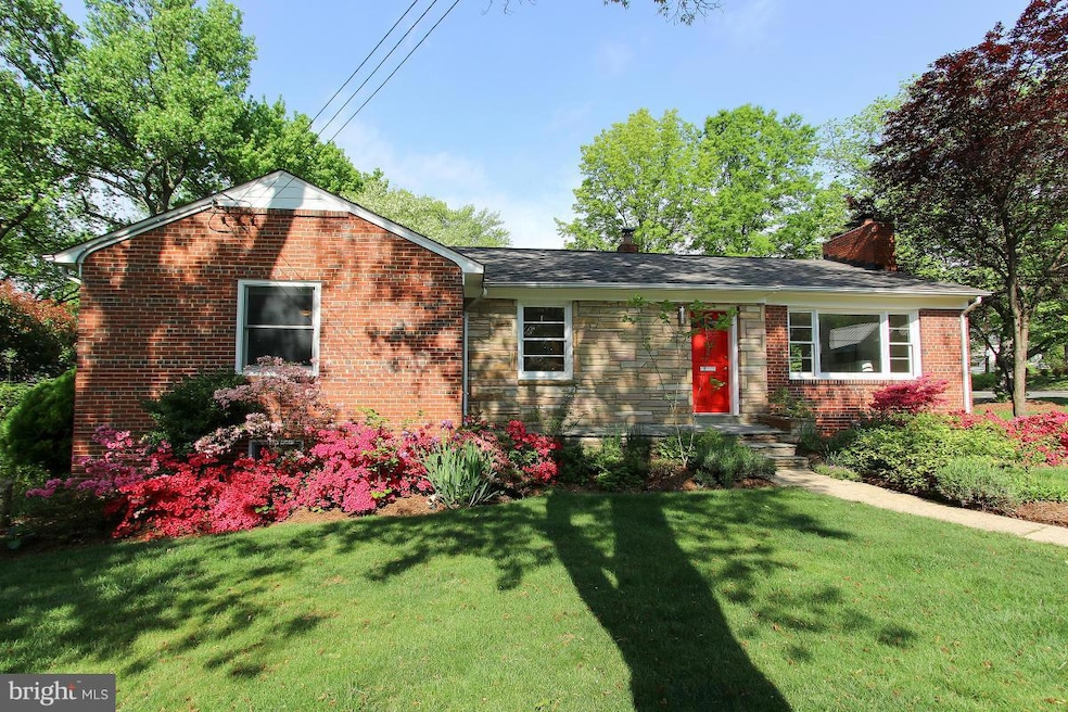 312 Yale Dr, Alexandria, VA 22314 - photo 1