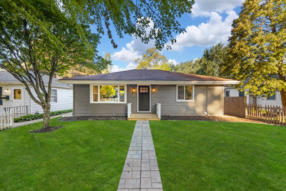 957 N Sleight St, Naperville, IL 60563 - photo 1