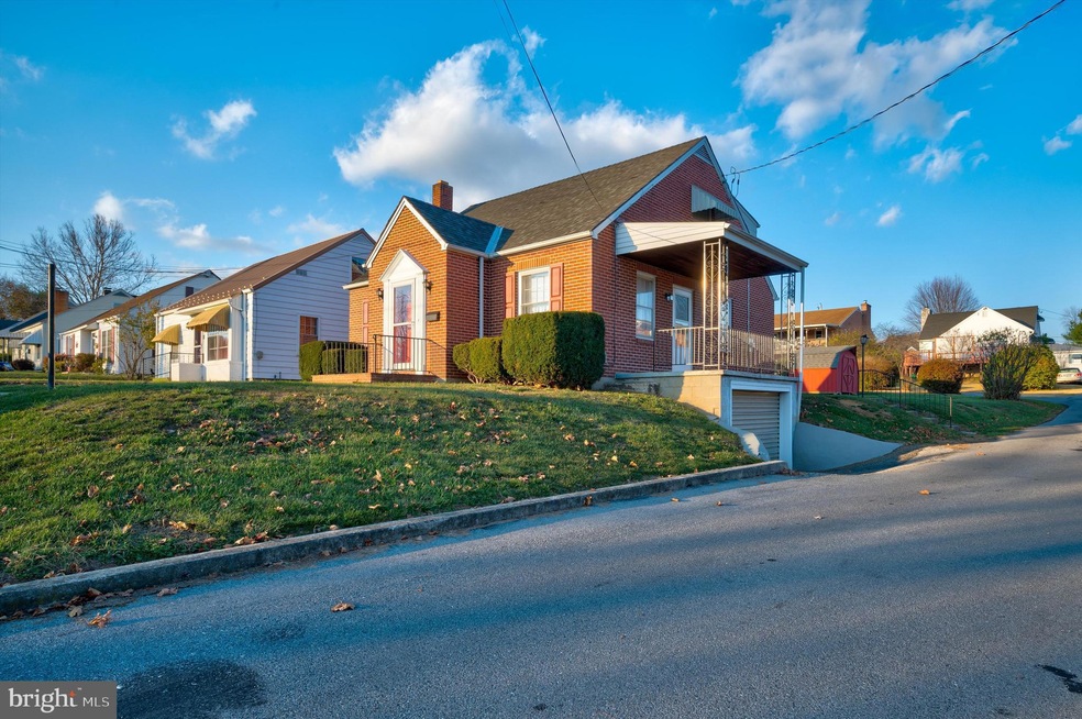 307 Commerce St, Waynesboro, PA 17268 - photo 1