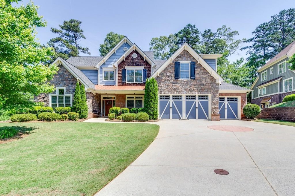 EXQUISITE TRADITIONAL CRAFTSMAN