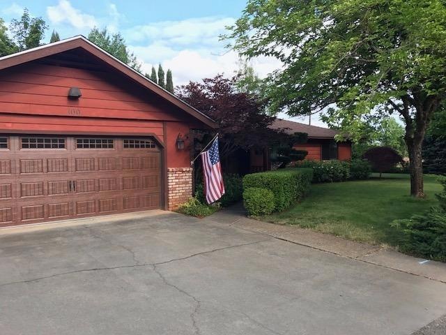 100 Saradan Ln, Grants Pass, OR 97527 - photo 1