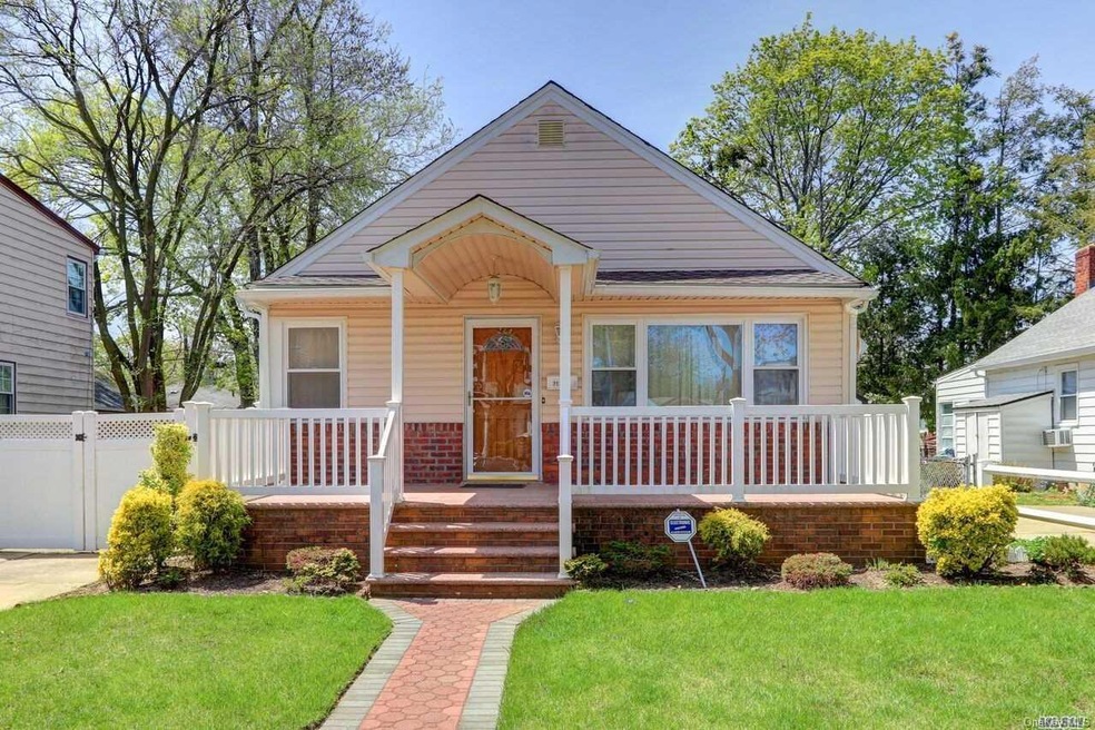 79-14 265th St, Glen Oaks, NY 11004 - photo 1