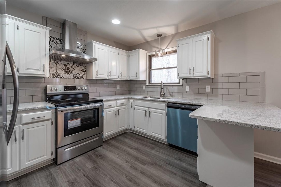 6 Leverton Ln, Bella Vista, AR 72715 - photo 1