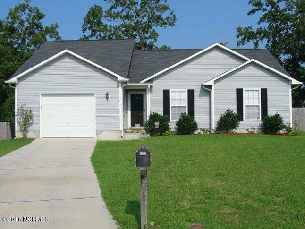 102 Huff Ct, Jacksonville, NC 28546 - photo 1