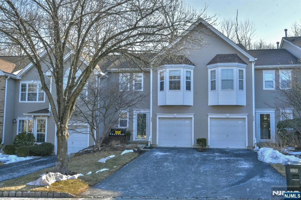 525 Green Mountain Rd, Mahwah, NJ 07430 - photo 1