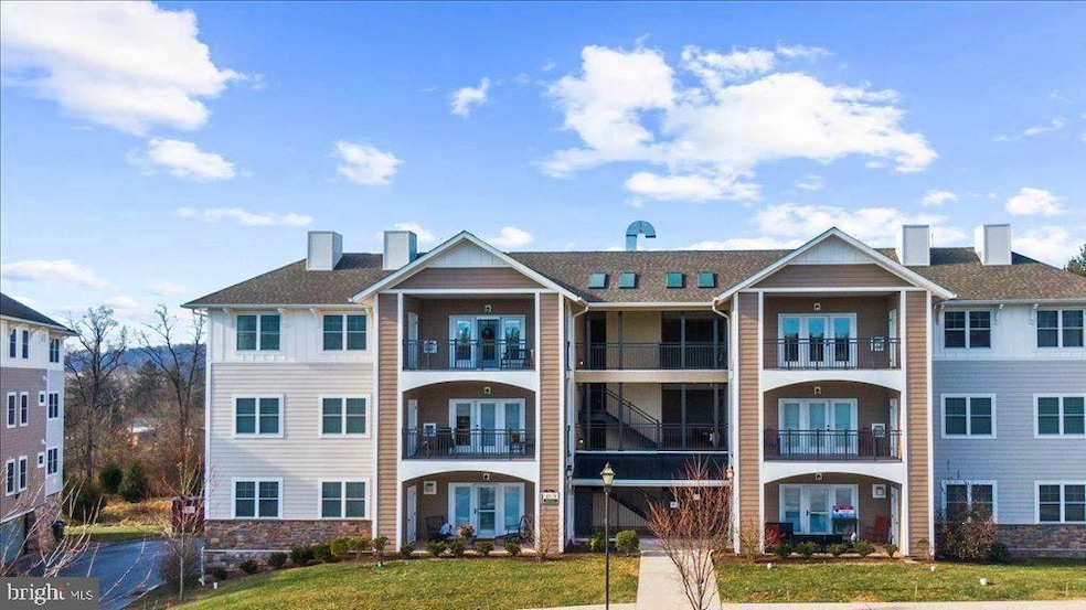 124 Bucktown Cr, Pottstown, PA 19465 - photo 1