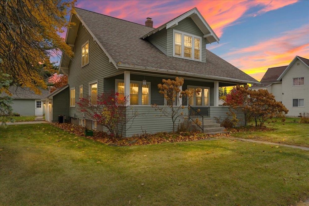 527 Mill St, Algoma, WI 54201 - photo 1