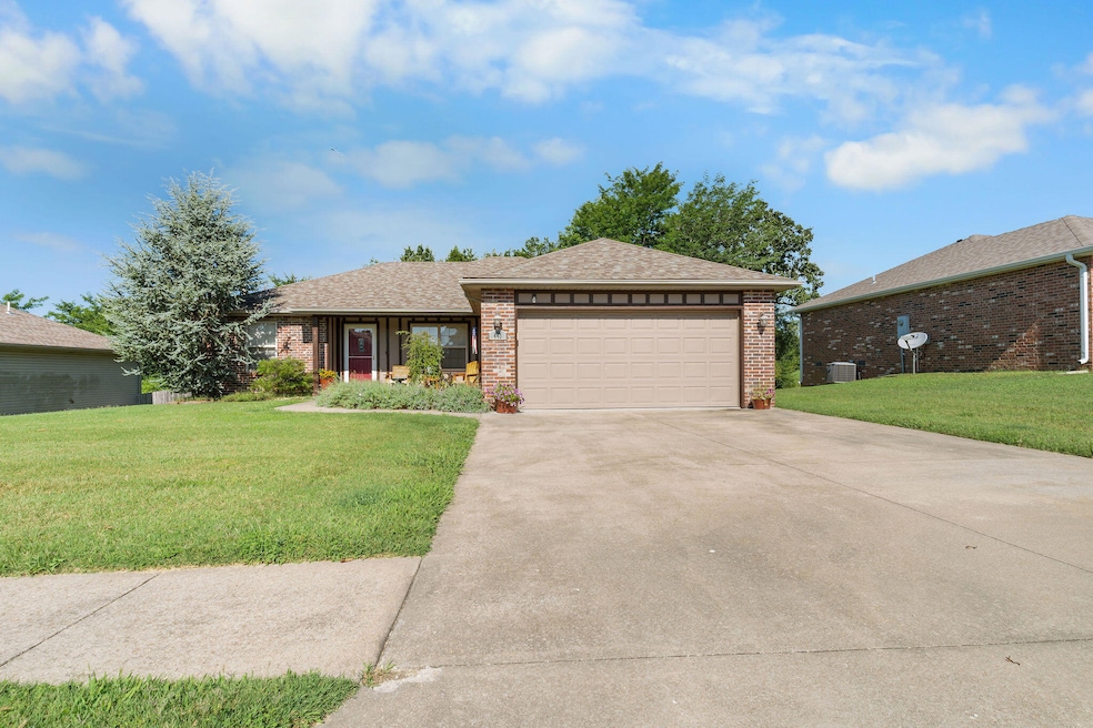 440 Hill Billy Ln, Hollister, MO 65672 - photo 1