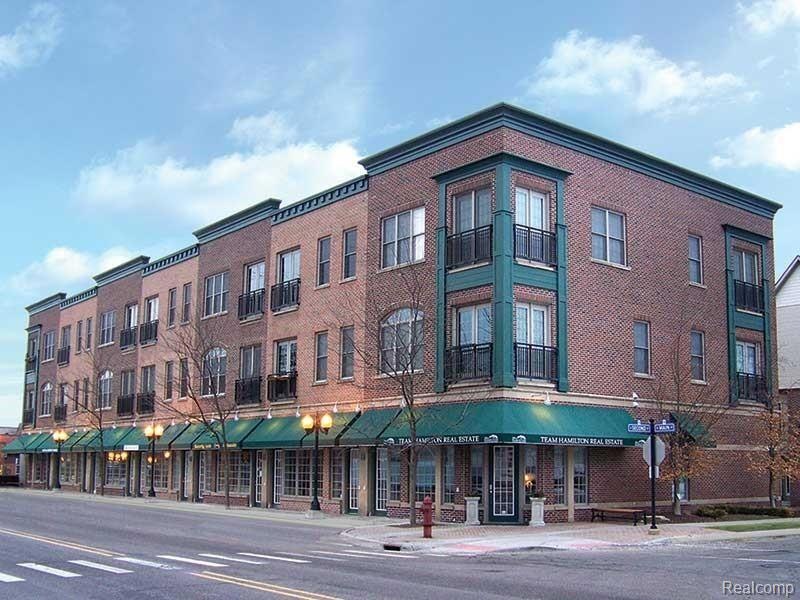 29-Main Street Crossing (prior to new Black awning