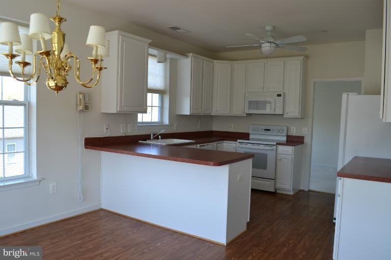 411 Hamlet Club Dr unit 306, Edgewater, MD 21037 - photo 1