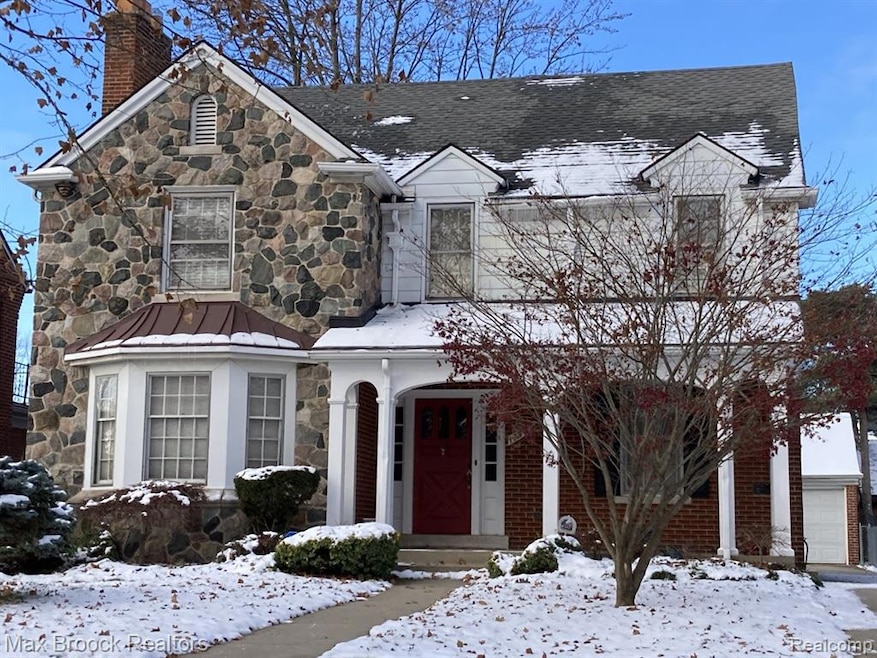 Welcome to this farmhouse-style colonial.