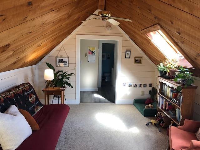 Wooden ceilings, ski light accents a Large living 