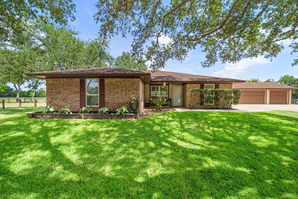 2013 Lundy Ln, Friendswood, TX 77546 - photo 1