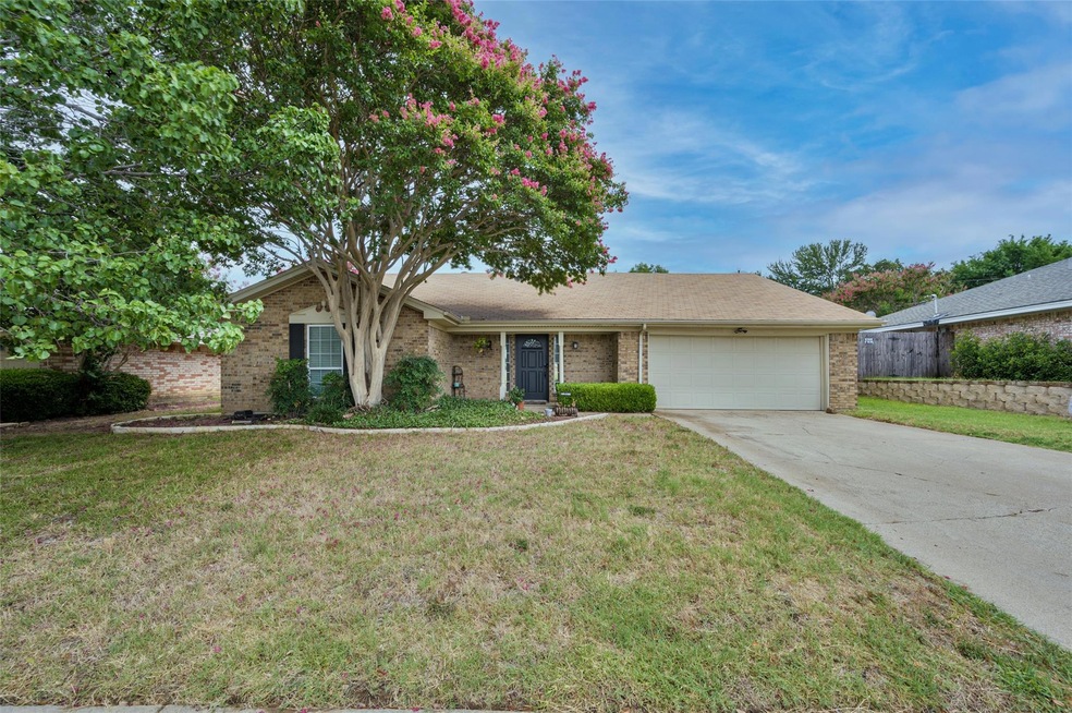 720 Springhill Dr, Hurst, TX 76054 - photo 1