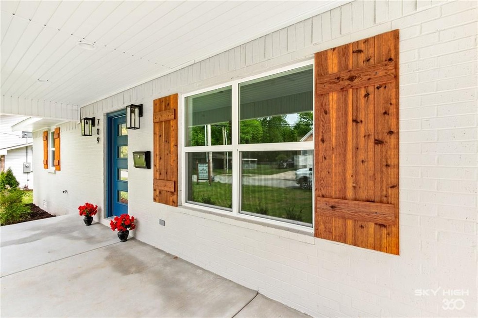 709 NW 7th St, Bentonville, AR 72712 - photo 1