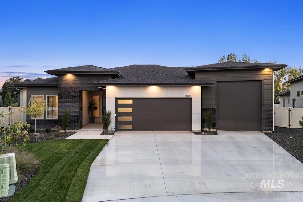 For Sale $1,114,000 • Co-Listing Agent