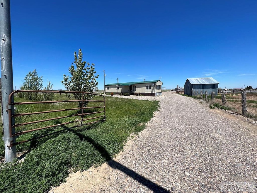 1220 W Taber Rd, Blackfoot, ID 83221 - photo 1