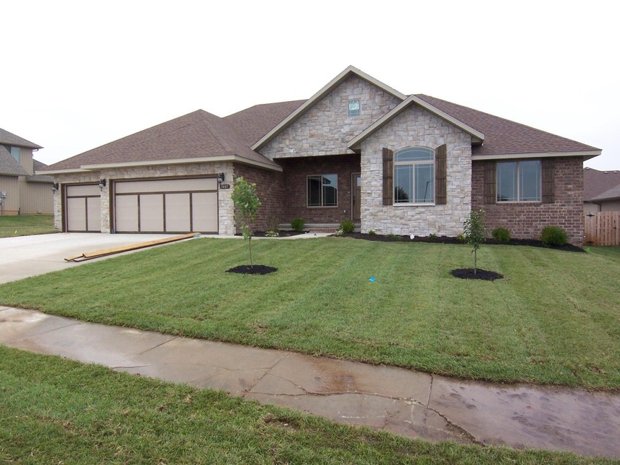 1704 E Chickamauga Dr, Republic, MO 65738 - photo 1