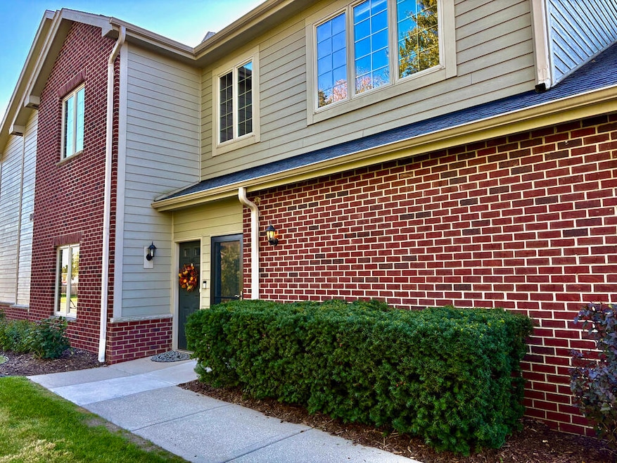 4864 S Forest Ridge Dr unit 25, New Berlin, WI 53151 - photo 1