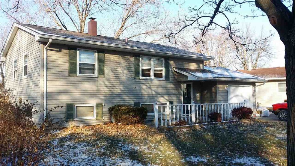 3724 N Pine St, Davenport, IA 52806 - photo 1