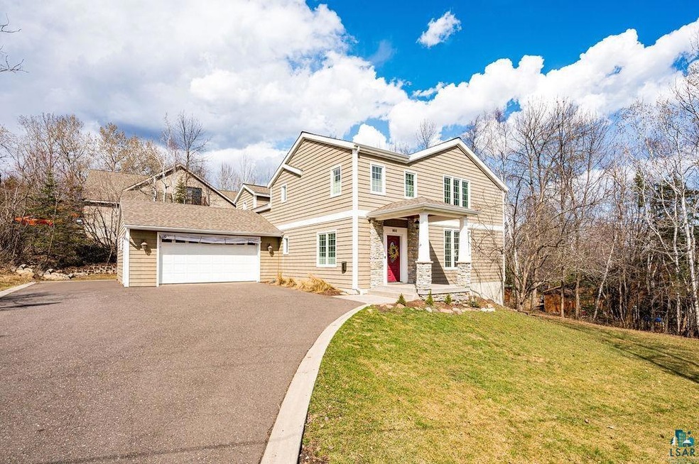 802 Ridgewood Rd, Duluth, MN 55804 - photo 1