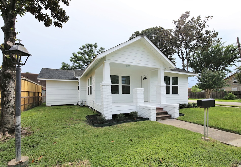 5402 Texas St, Houston, TX 77011 - photo 1