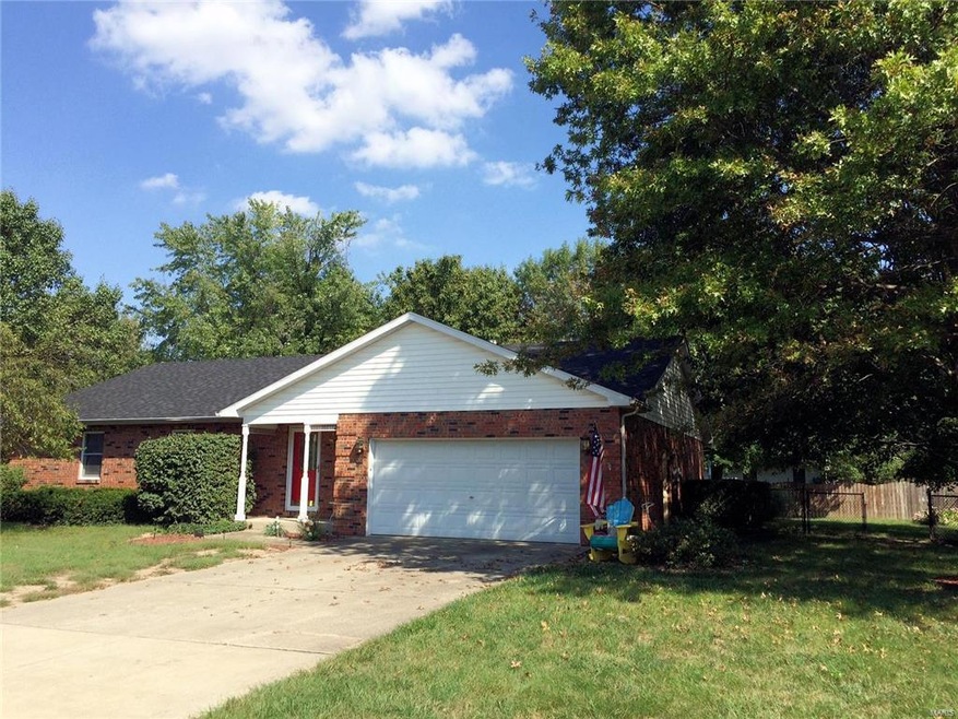 708 Oak Brook Dr, Freeburg, IL 62243 - photo 1