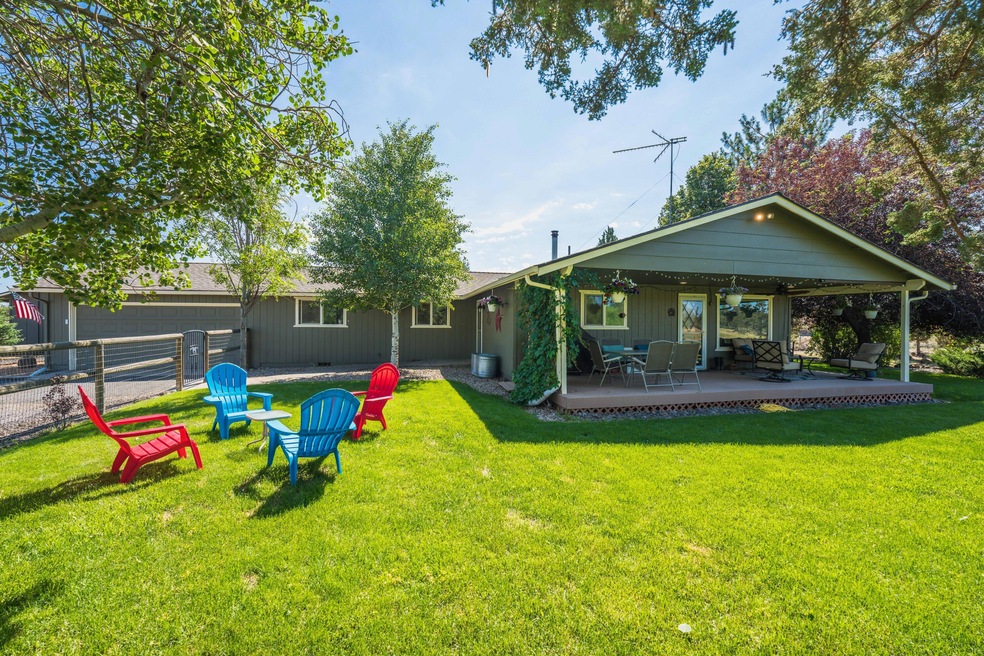 62575 Dixon Loop, Bend, OR 97701 - photo 1