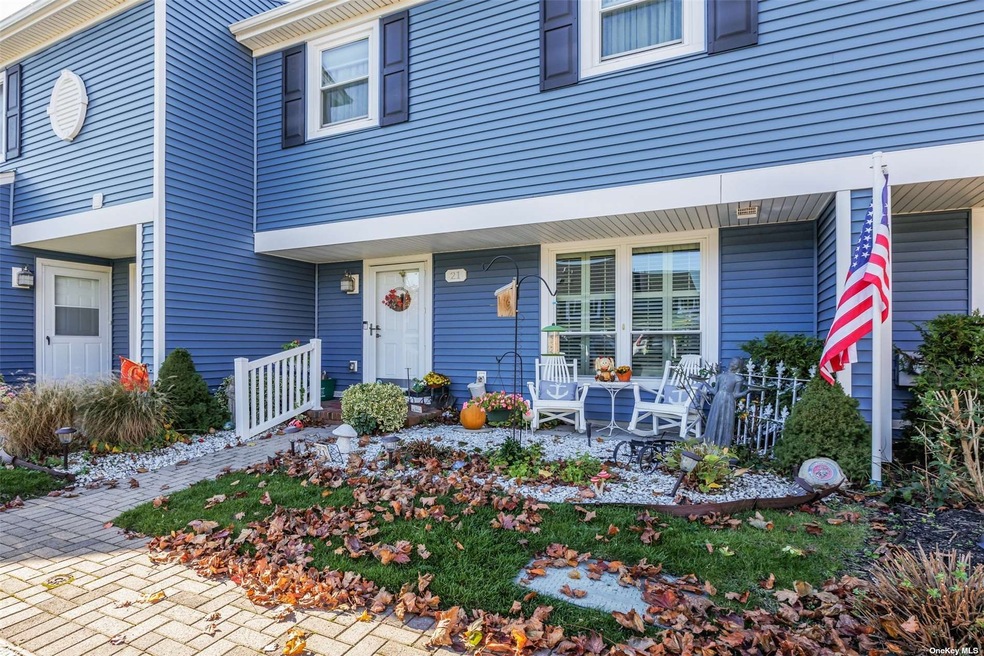 100 Baker Ct unit 21, Island Park, NY 11558 - photo 1