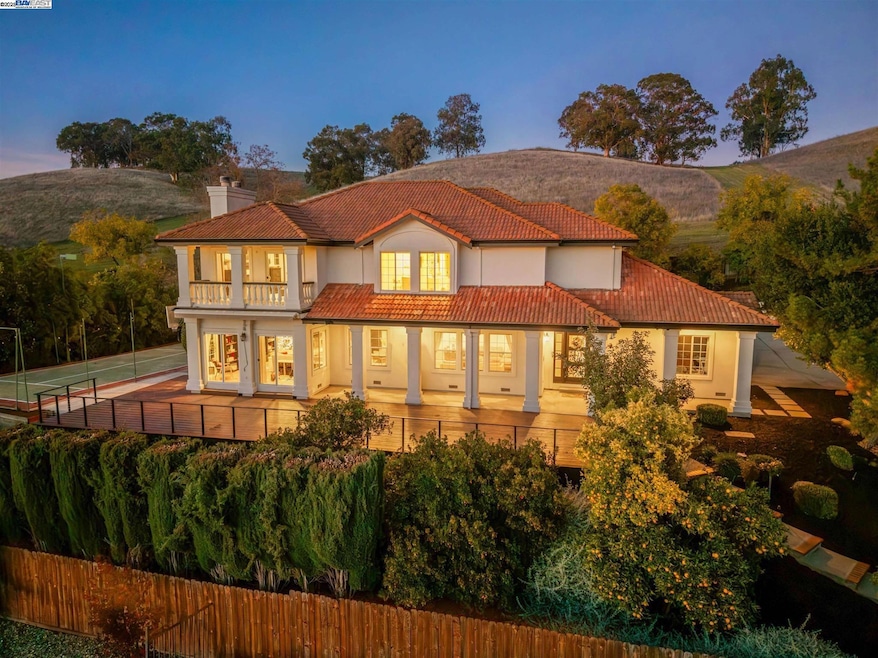 822 Navaronne Way, Concord, CA 94518 - photo 1