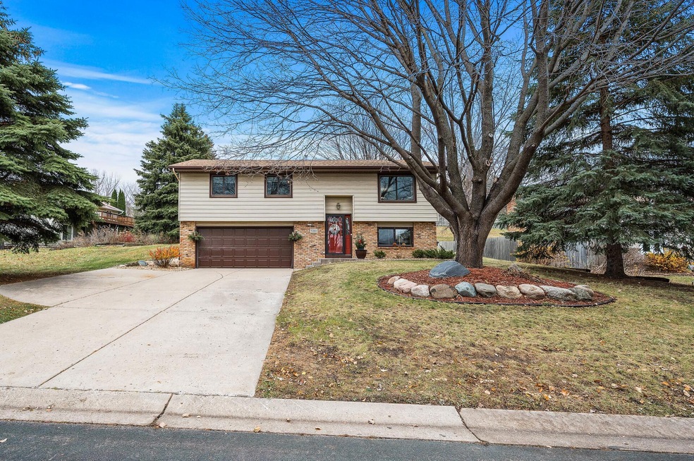 7201 Vinewood Ln N, Osseo, MN 55311 - photo 1