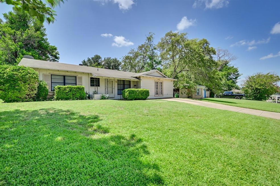 741 Oak Dr, Hurst, TX 76053 - photo 1