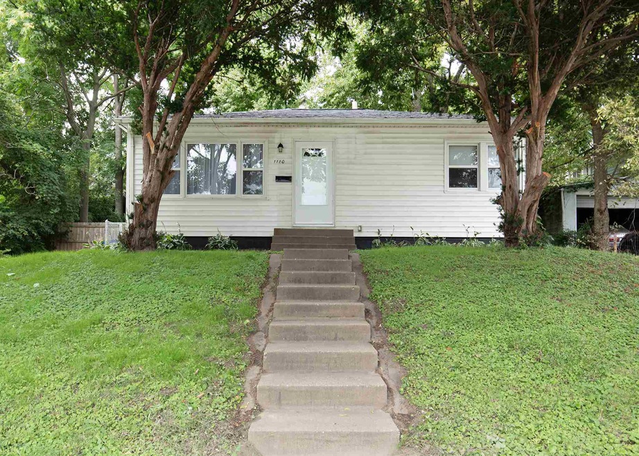 1110 W 7th St, Davenport, IA 52802 - photo 1