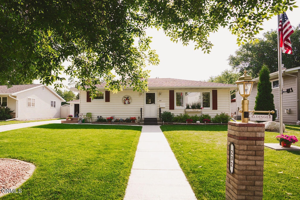 232 13th Ave NE, Jamestown, ND 58401 - photo 1