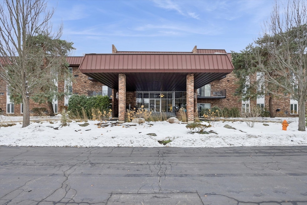 1041 W Ogden Ave unit 320, Naperville, IL 60563 - photo 1