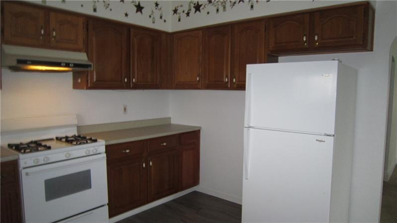 218 Emerson St, Vandergrift, PA 15690 - photo 1