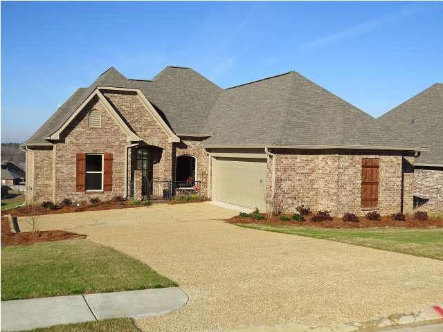 Welcome to 211 Hidden Hills Parkway!