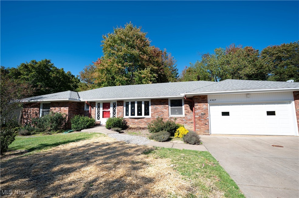 4927 Delevan Dr, Cleveland, OH 44124 - photo 1