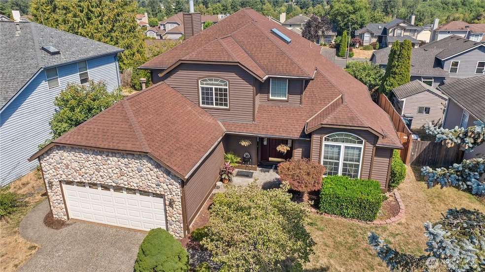 Perfectly situated in Federal Way close to shopping and easy commutability both North and South.