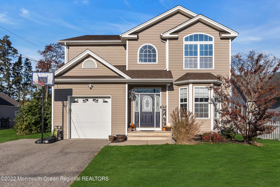 196 S Shore Dr, Toms River, NJ 08753 - photo 1