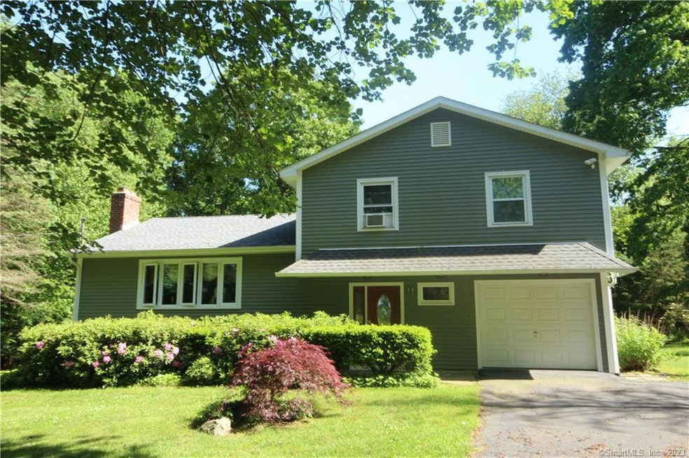 Well maintained 7 room Split Level home on level c