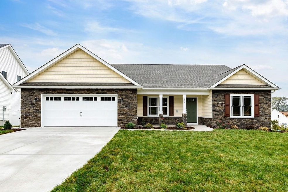 204 Lindburgh Dr, Waynesboro, VA 22980 - photo 1