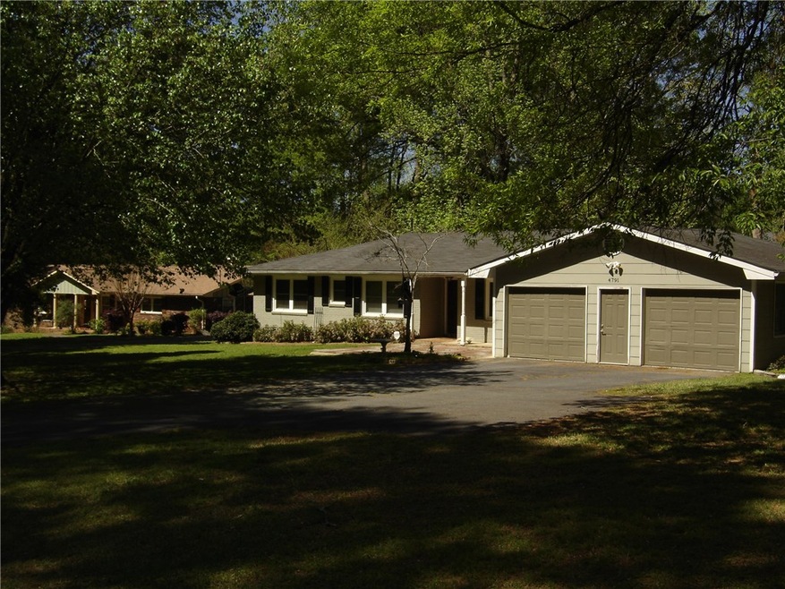 Large Private Lot - Open Floor Plan