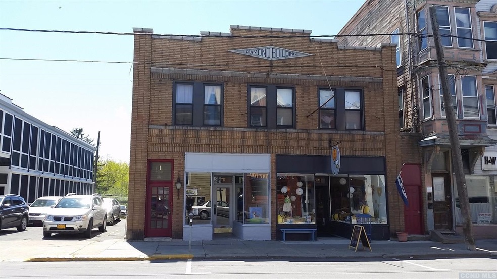 725 Warren St unit 11, Hudson, NY 12534 - photo 1