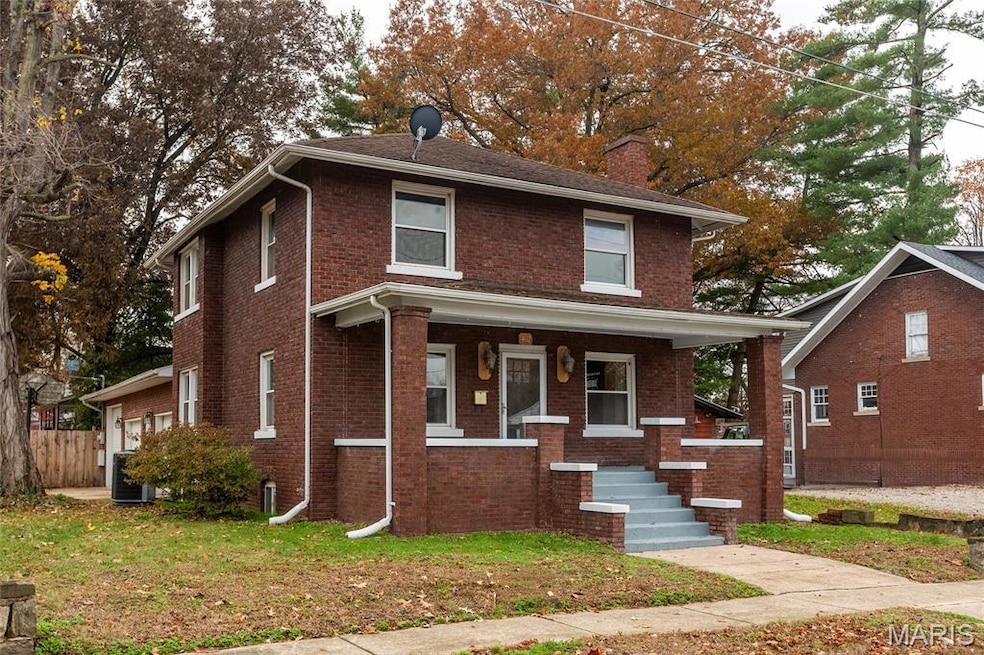 420 W Church St, Benton, IL 62812 - photo 1