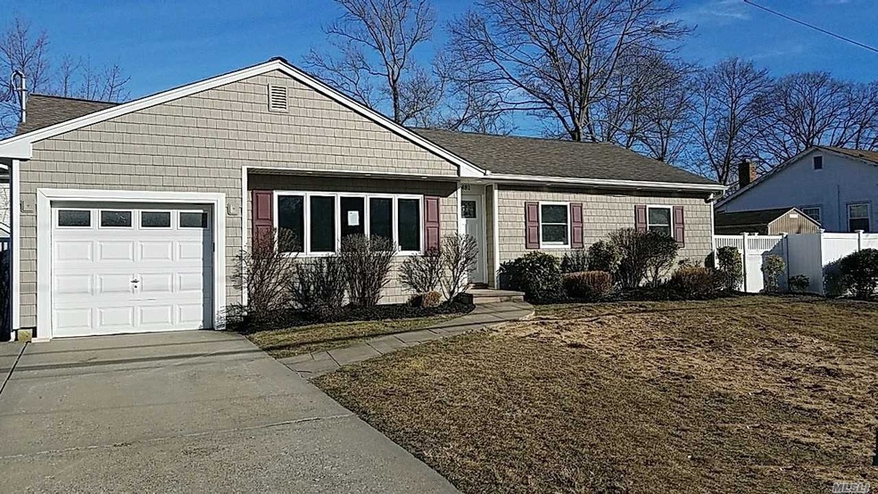 481 Bayport Ave, Bayport, NY 11705 - photo 1