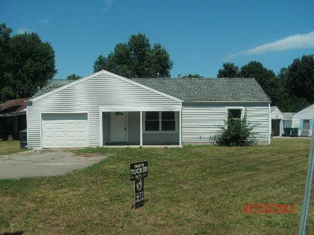 2216 E 23rd St, Muncie, IN 47302 - photo 1