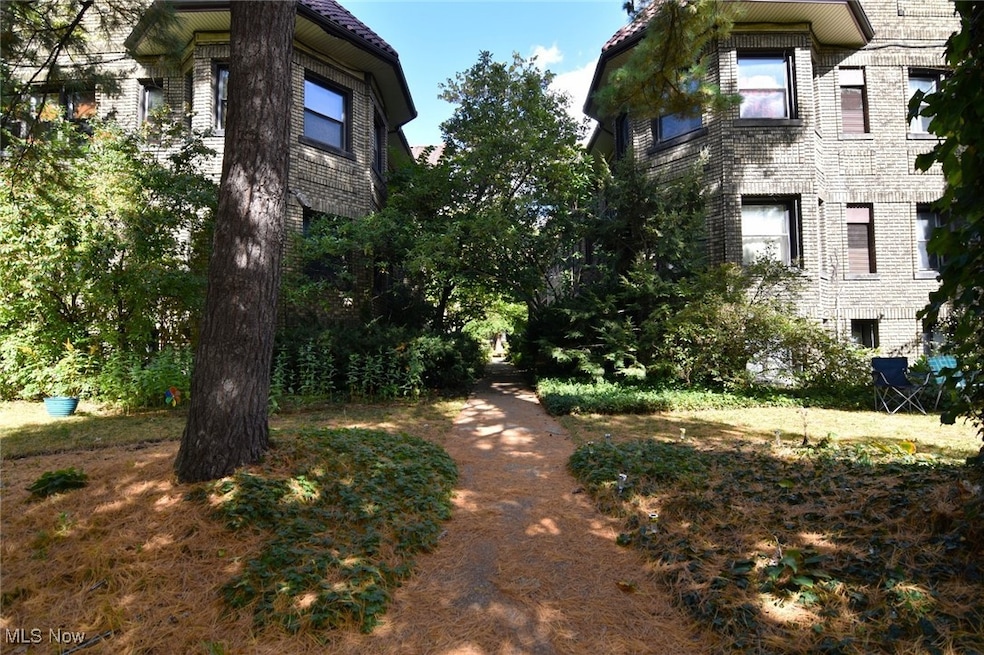 2469 Overlook Rd unit 8, Cleveland, OH 44106 - photo 1