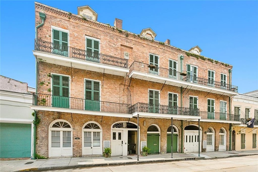 Beautiful French Quarter Building